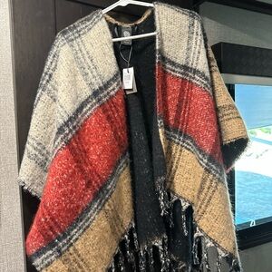 New with tags Vince Camuto poncho/shawl/kimono. Beautiful fall colors. Soft!